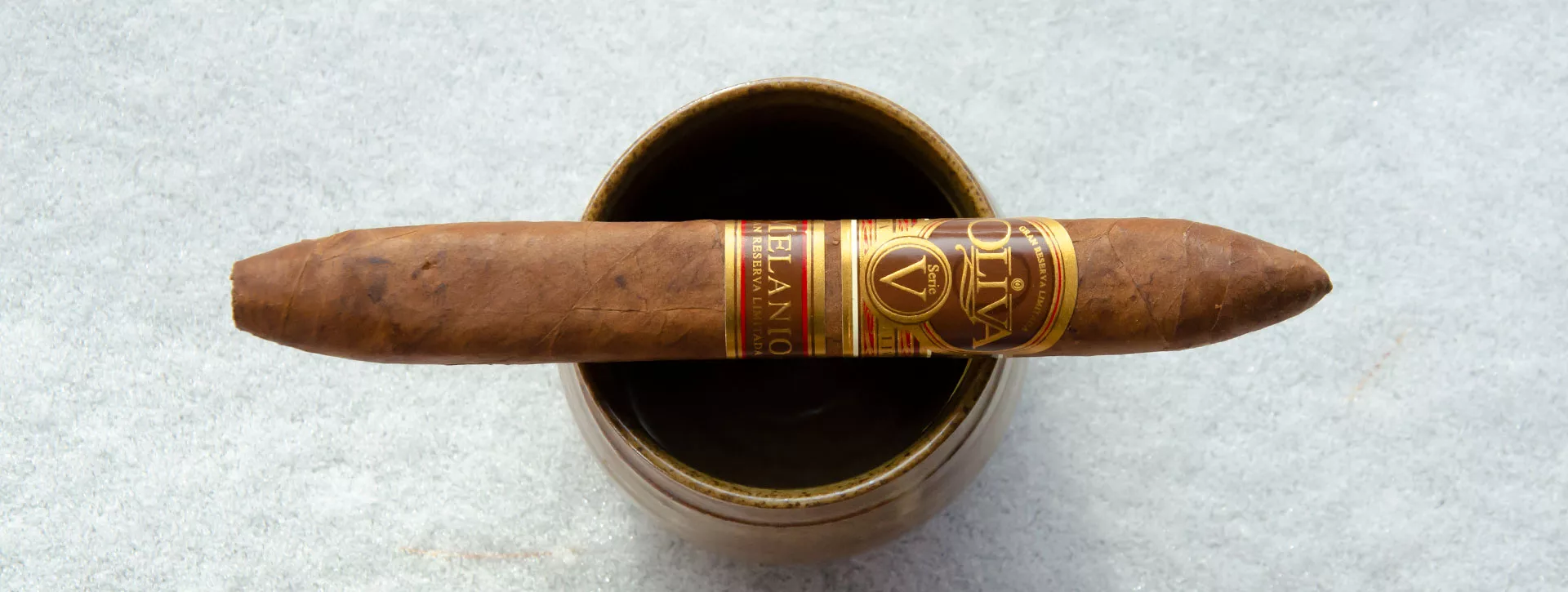 oliva-serie-v-melanio-figurado-maduro