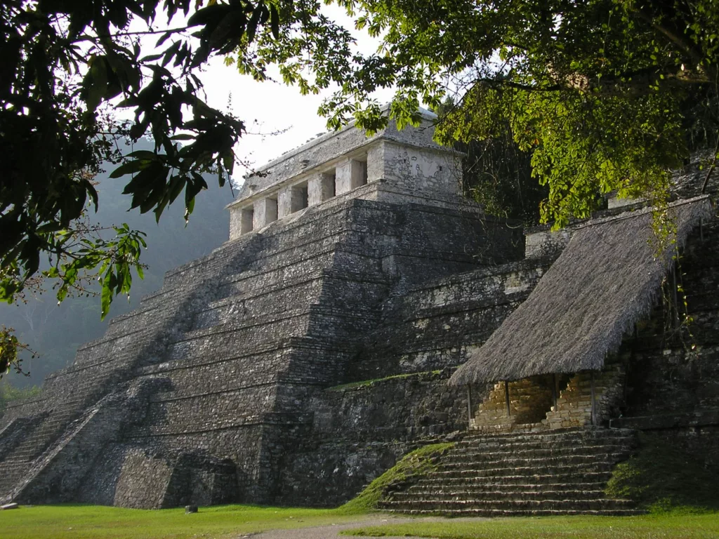 Maya-Tempel von Palenque im Dschungel von Chiapas, Mexiko