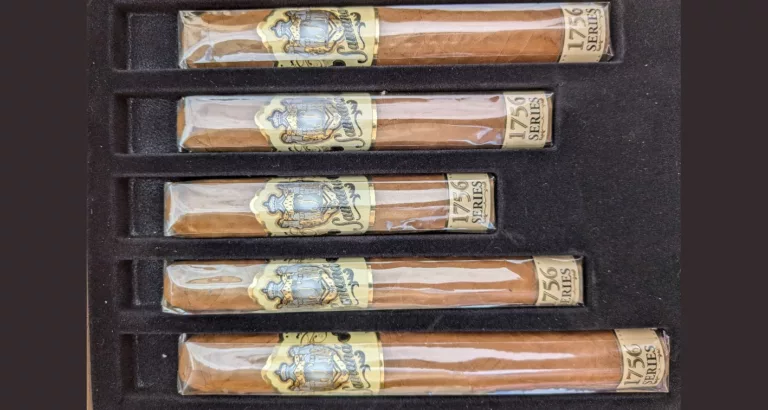 Coffret Samaná 1756 Surtido ouvert, cinq cigares